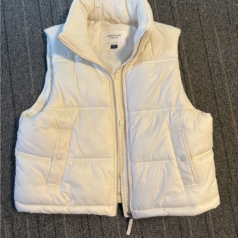 American Eagle Off-White Puffer Vest